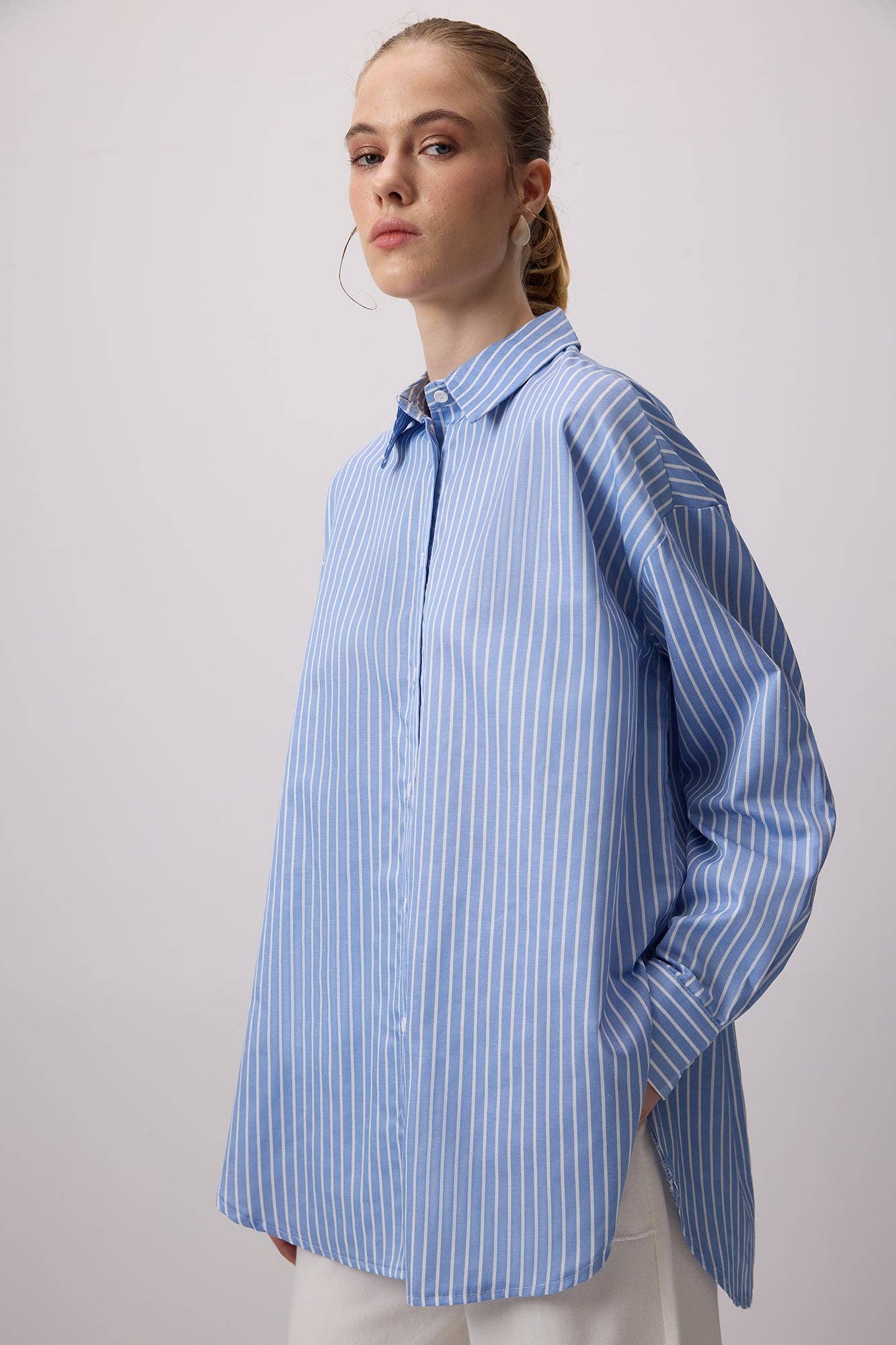 THIN STRIPED OVERSIZE SHIRT